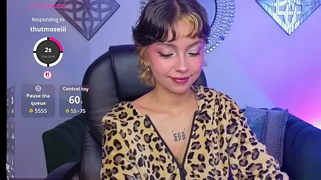 Honeyy Taylor online show from July 14, 2:22 pm