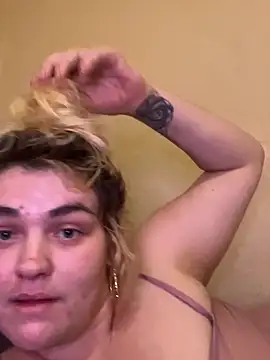mzzfettyblu online show from July 22, 9:43 am