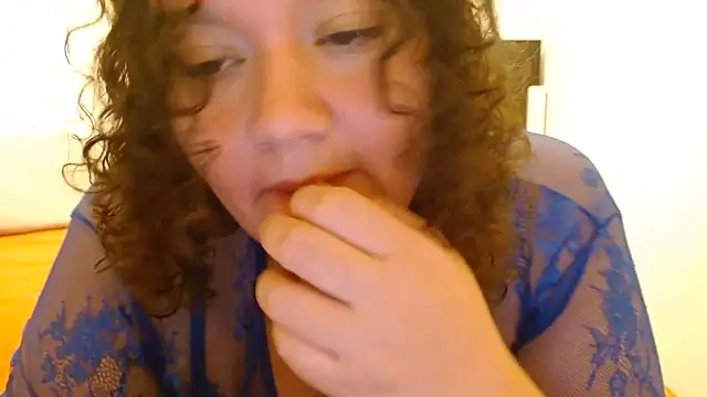 HeidiSanabria online show from July 15, 11:31 pm