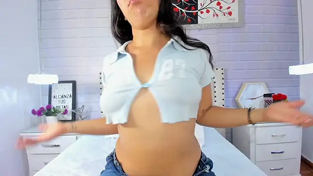 LaylaGoddes online show from July 11, 8:20 pm