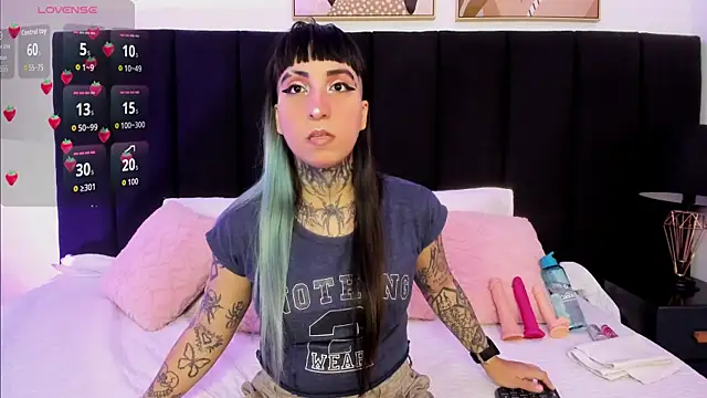 izzy moon7 online show from July 18, 11:13 am