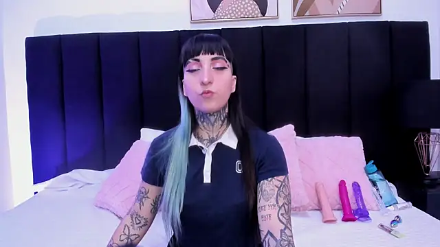 izzy moon7 online show from August 5, 11:16 am