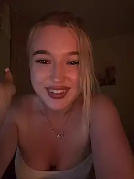 lyalyalii online show from July 9, 8:33 pm
