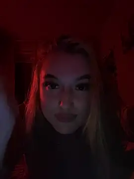 lyalyalii online show from June 26, 9:27 pm