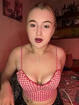 lyalyalii online show from July 19, 6:32 pm