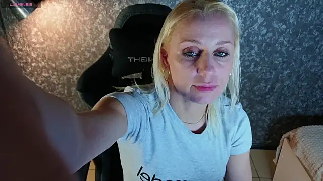 AlexiaWonder online show from August 9, 4:54 pm