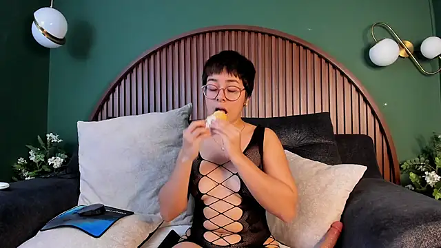 Casca Loly online show from June 25, 1:57 pm
