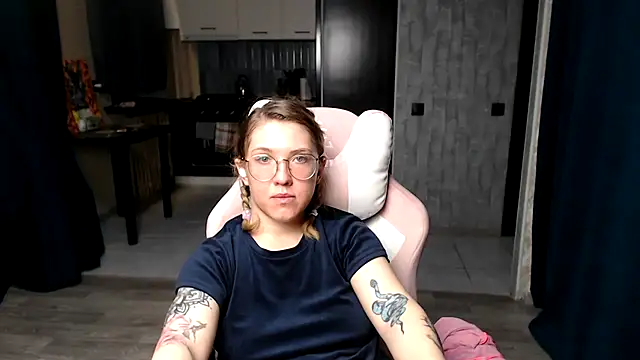 Snapshot of Reginasmilee chatting on September 15, 1:25 am Reginasmilee online show from September 15, 1:25 am
