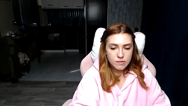 Reginasmilee online show from October 28, 8:42 am