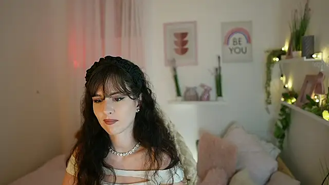Daisy Lowe online show from July 18, 7:49 pm