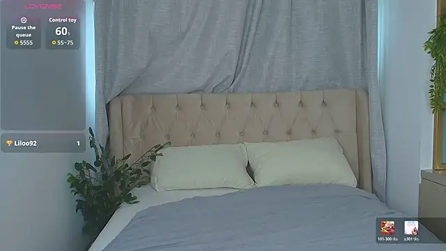 AmeliaEmmy online show from July 30, 7:48 pm