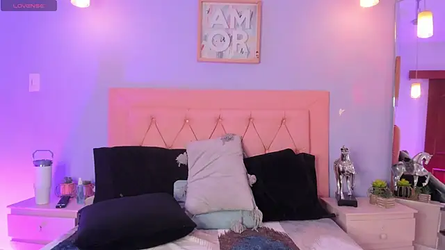 naomy gyal  online show from July 23, 7:22 pm