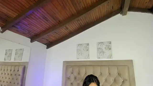 Sara smithh  online show from July 28, 1:47 am