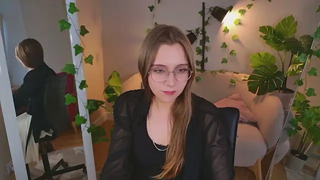 HollyWheeler online show from July 2, 3:23 am