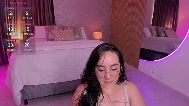 Viiolet rosee online show from July 22, 7:15 pm