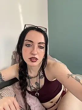 Ellie Whitfield online show from July 18, 3:25 pm