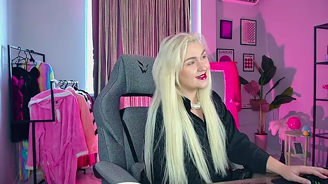 AmelieRowan online show from July 29, 5:18 am
