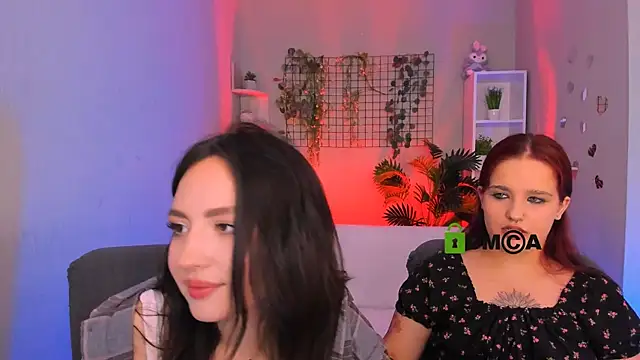 juliet roseee online show from July 10, 1:11 pm