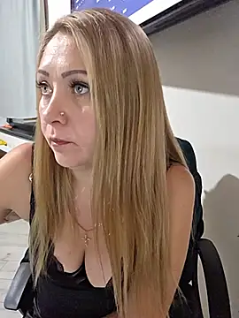 SassiSandra online show from July 17, 11:30 pm