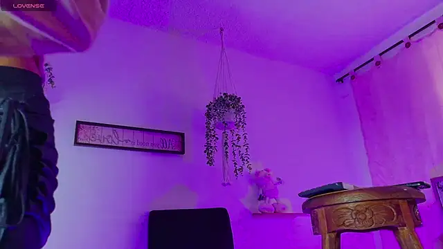 chloe thundert online show from July 25, 1:40 pm