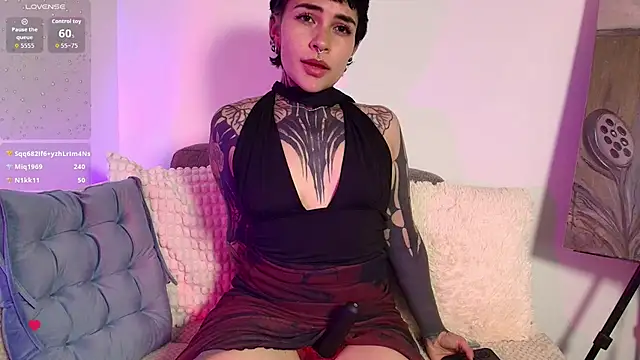 Luana Fiore0 online show from July 25, 9:22 pm