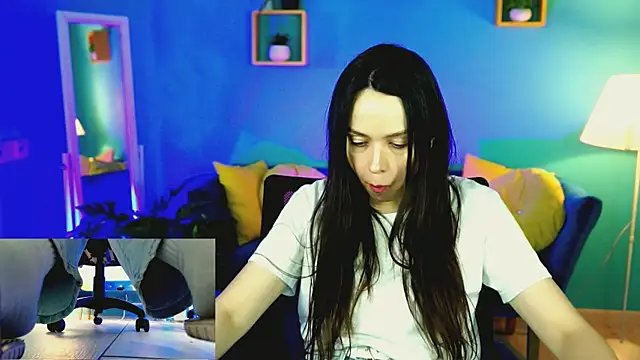 OliviaWeles online show from July 19, 8:27 am