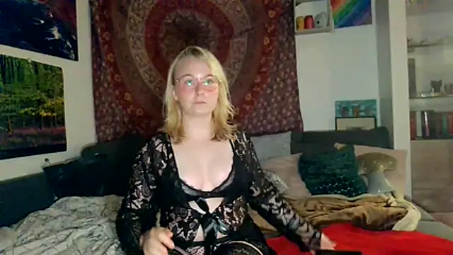 Cariniii online show from July 15, 7:18 pm