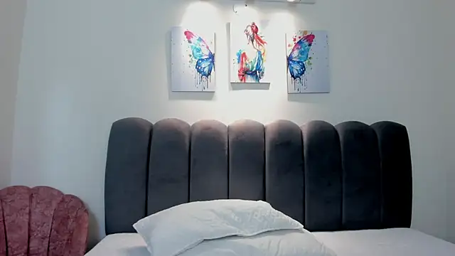 LeilaCole online show from July 20, 12:51 pm