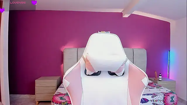 Mia Pinkyy online show from July 12, 11:44 am