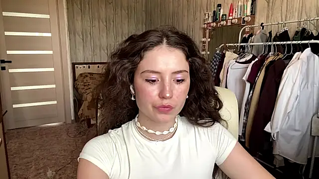 CrispyVeil online show from July 24, 9:29 am