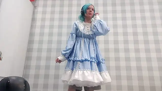 ZolaCoonradt online show from July 6, 3:03 pm