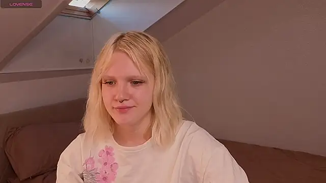 Lilly Jhonass online show from July 17, 1:10 am