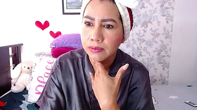 vanessacuter online show from July 20, 4:30 pm
