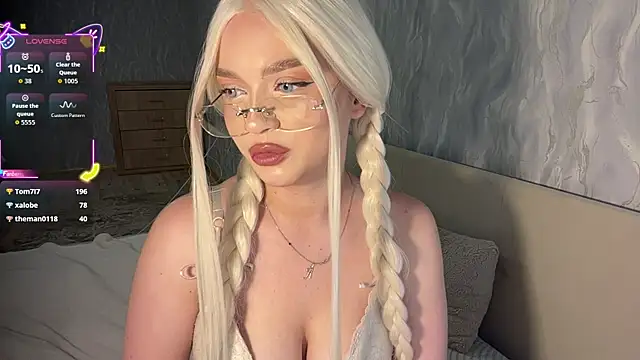 ElsaJeanX online show from July 16, 1:59 pm
