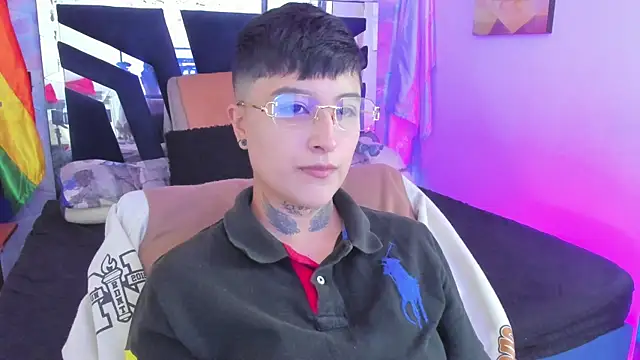 abby thompson     online show from July 28, 1:58 am