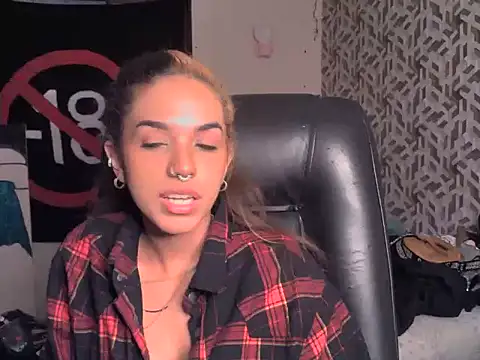 JadeSolari online show from July 7, 2:14 am