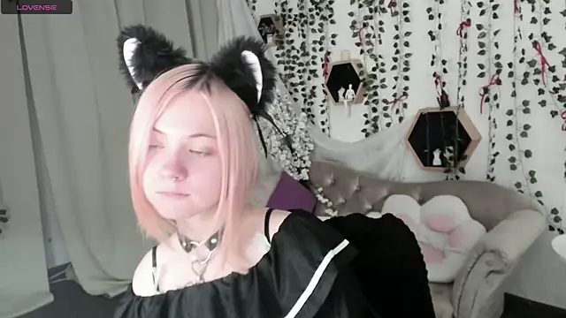 Miiu miiu online show from July 28, 8:45 pm