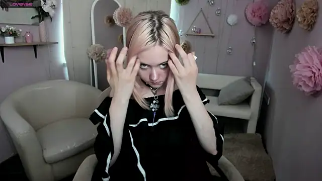 Miiu miiu online show from July 27, 1:41 pm