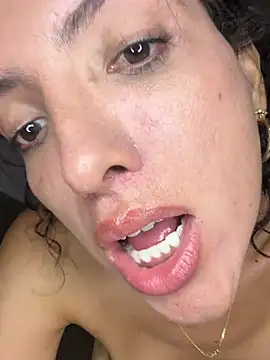 yuliethsanchez online show from July 18, 2:26 am