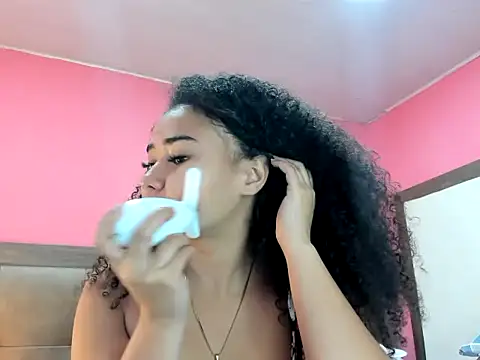 Naomi Moon  online show from July 23, 2:47 pm