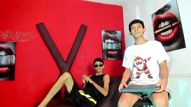 PRETTY LOVERS1 online show from July 18, 1:42 am