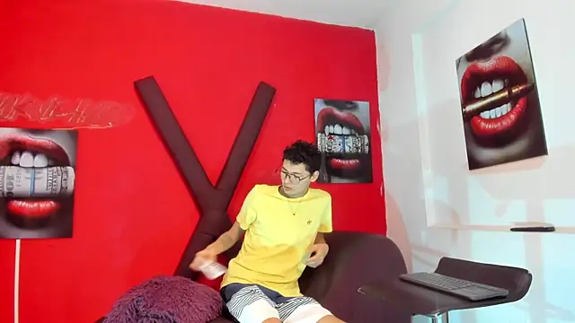 PRETTY LOVERS1 online show from July 17, 1:32 am