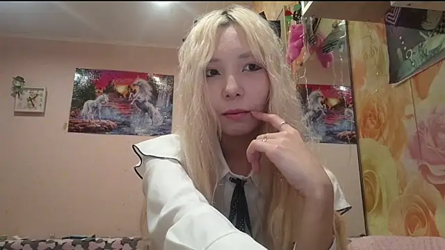 MelanieReyner online show from July 14, 12:10 pm