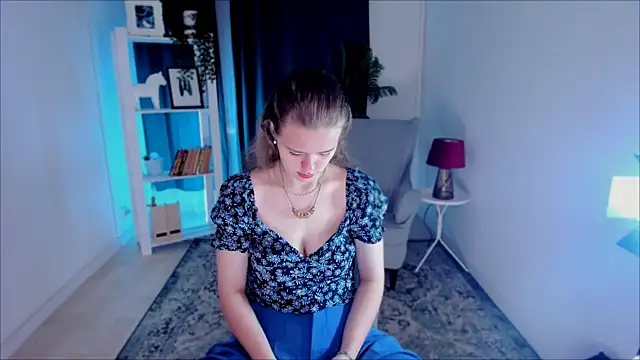 jade cross online show from July 25, 10:44 am