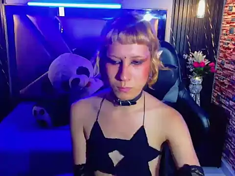 vivienne hadi online show from July 27, 8:17 pm