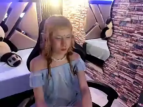 vivienne hadi online show from July 21, 8:42 pm