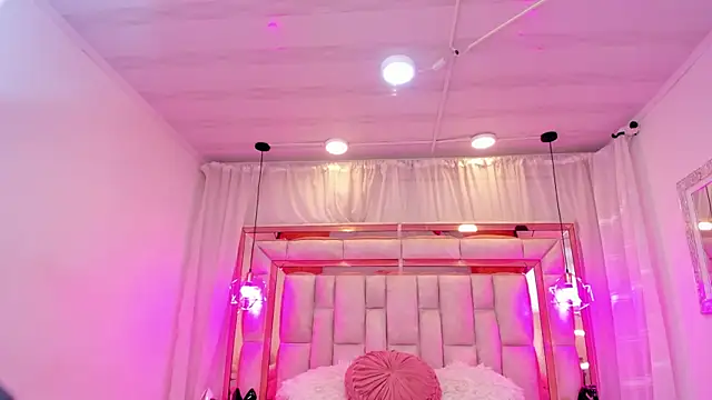 Francesca Skuirt online show from July 24, 2:09 am