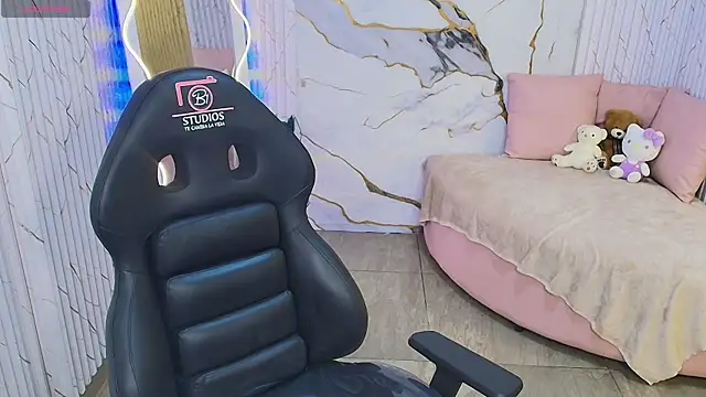 bunnii tay online show from July 10, 6:58 am