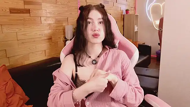  Mimi Shine  online show from July 30, 3:57 pm