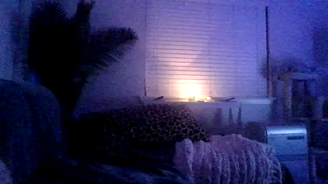 LuciousItaliaaa online show from July 19, 4:59 am